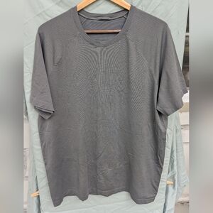 Men's Grey Shortsleeve Metal Vent Tech Shirt Size XL